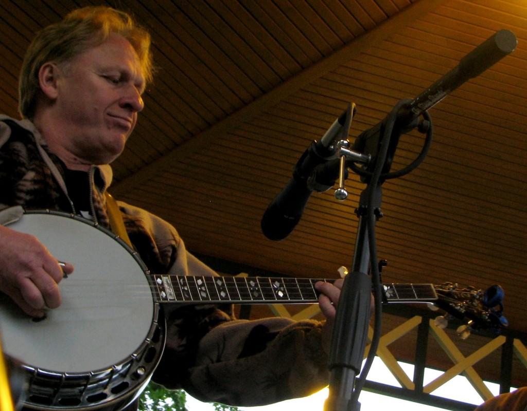 Dan Campbell on banjo