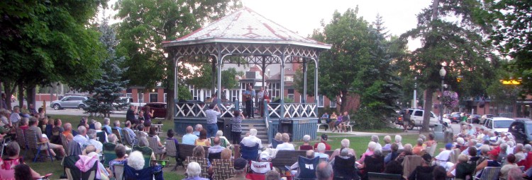 Larry Mercey in Gore Park, 20102010-5716